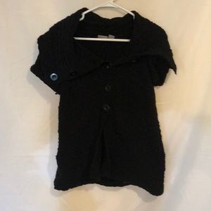 Black short-sleeved sweater